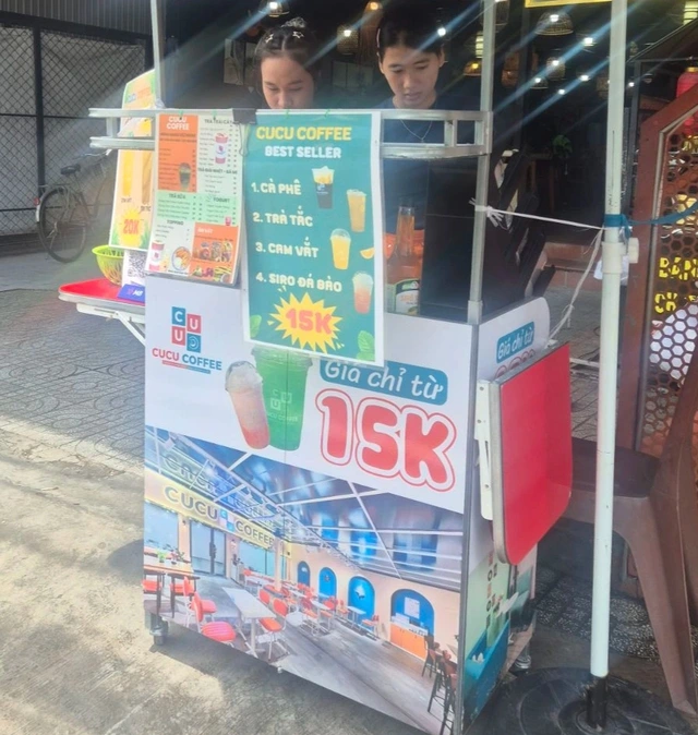 Khởi sự kinh doanh với xe đẩy bán nước giải khát, cà phê mang đi... có dễ?